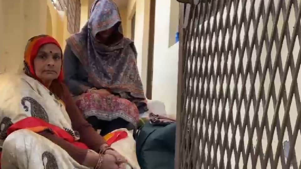 Scientist wife sitting on threshold of her in-laws house entered efforts of police