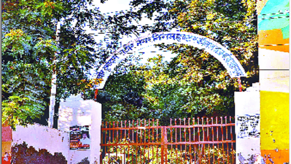 Agra Municipality used to take the responsibility of education secondary and primary schools used to run