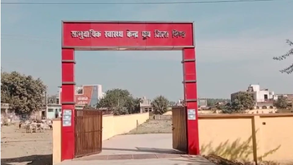 Government doctor accused of selling private medicines in Bhind, BMO complained