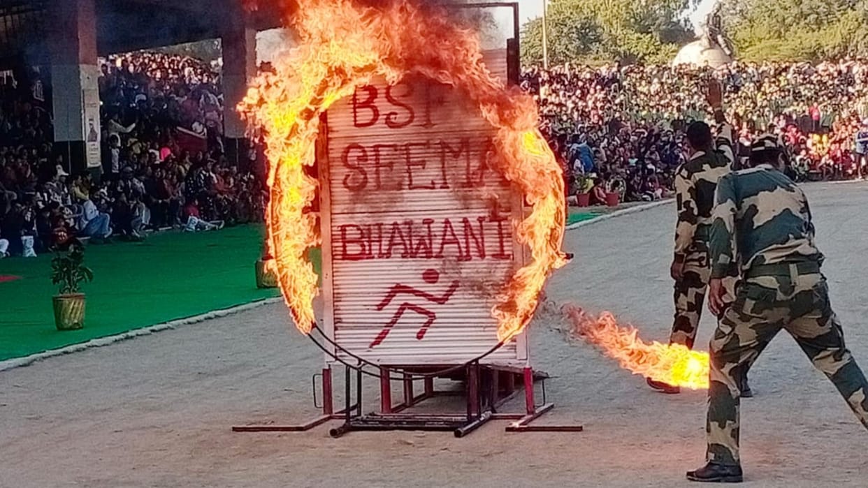 Pyramid Built On Moving Motorcycle Bravery Of BSF Jawans in kota