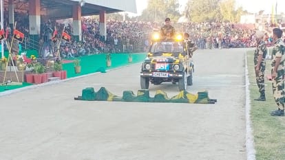 Pyramid Built On Moving Motorcycle Bravery Of BSF Jawans in kota