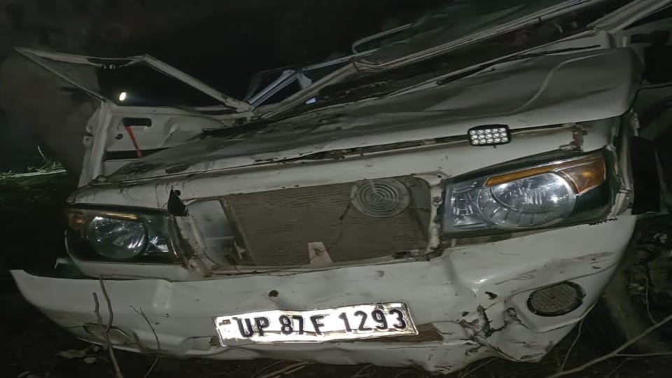 two people died after car fell into the Kali river in Kasganj
