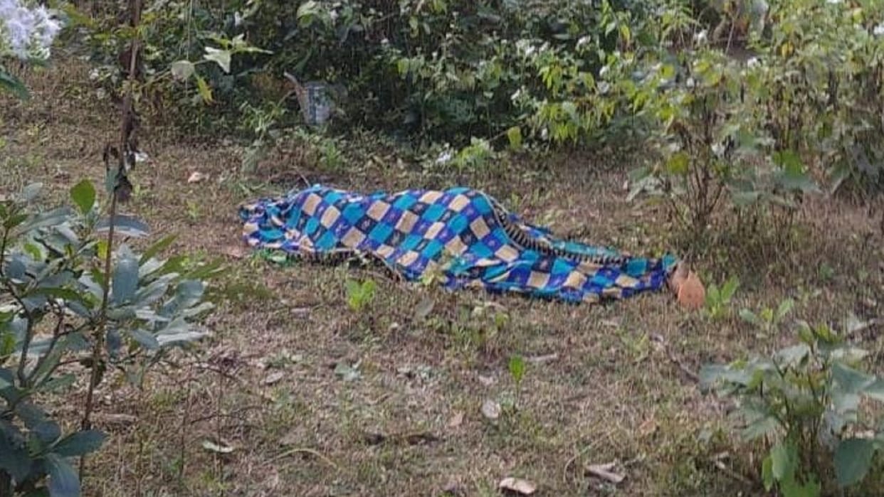 husband died of heart attack after killing his wife in gariaband