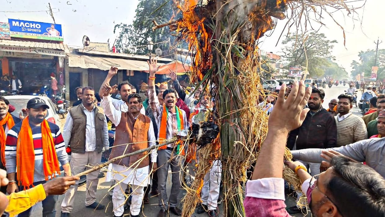 Burned effigy of Pak Foreign Minister