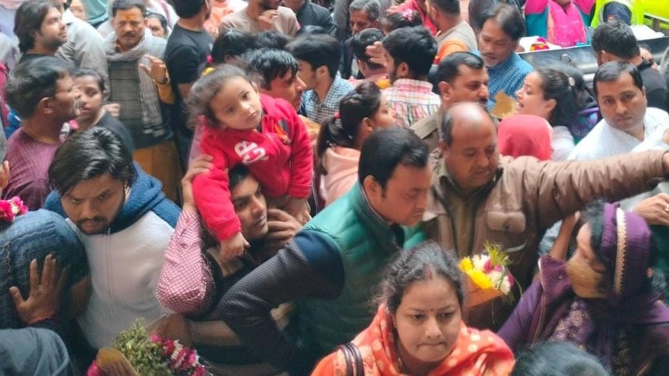 Changes in the system of darshan at Bankebihari temple