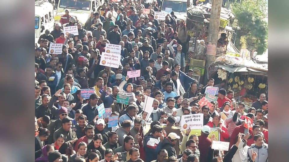 Uttarakhand News Hunkar Rally for restoration of old pension in Karnaprayag