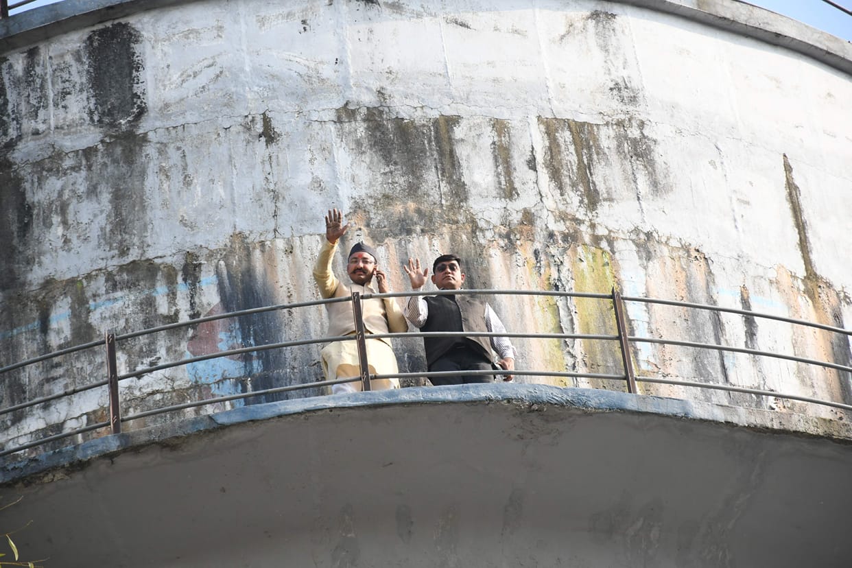 Angered by the indifference of the officers, some protested by climbing the police post and some on the water tank
