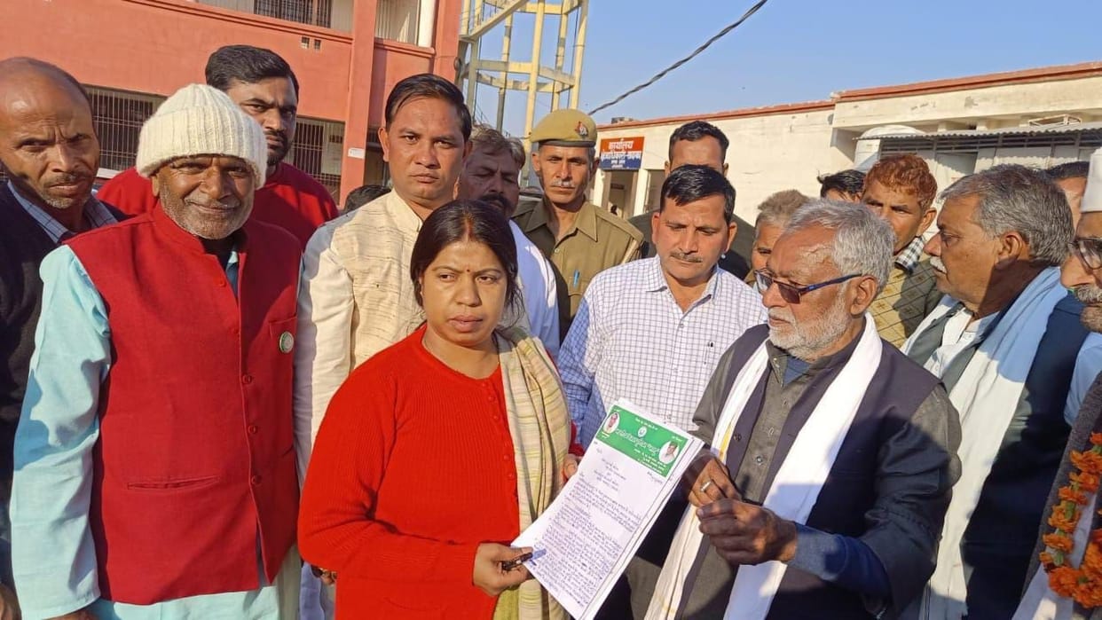 BKU Bhanu staged a sit-in regarding farmers problems in Sadabad