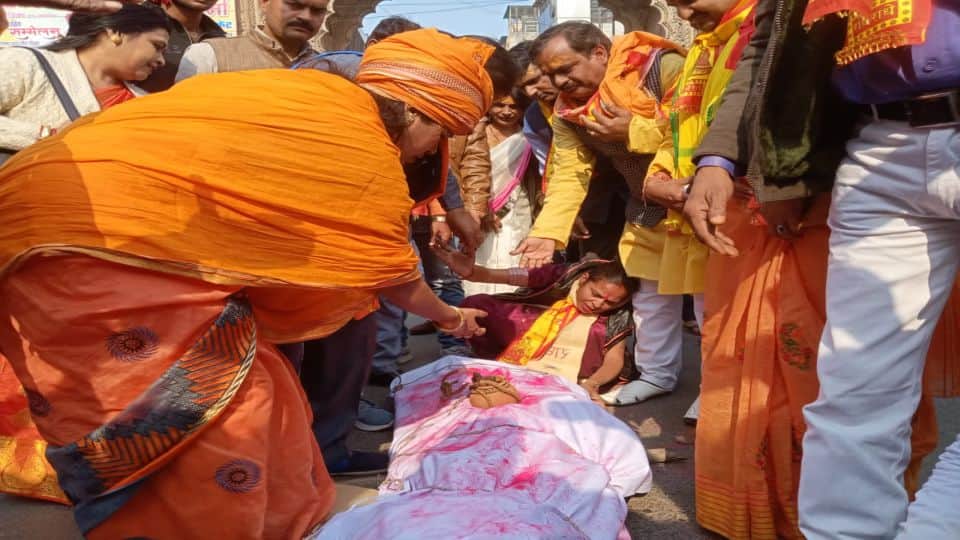 akhil bharat hindu mahasabha protest against film pathan in mathura