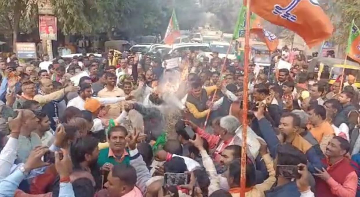 protest against pak foreign minister
