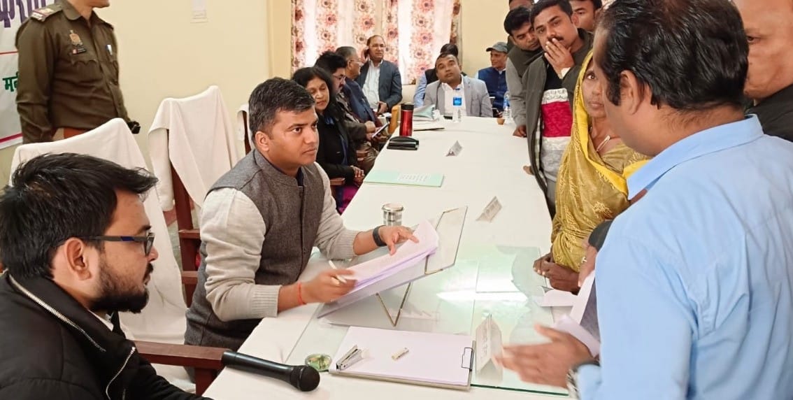 Lekhpal wrote two brothers of different castes, DM suspended