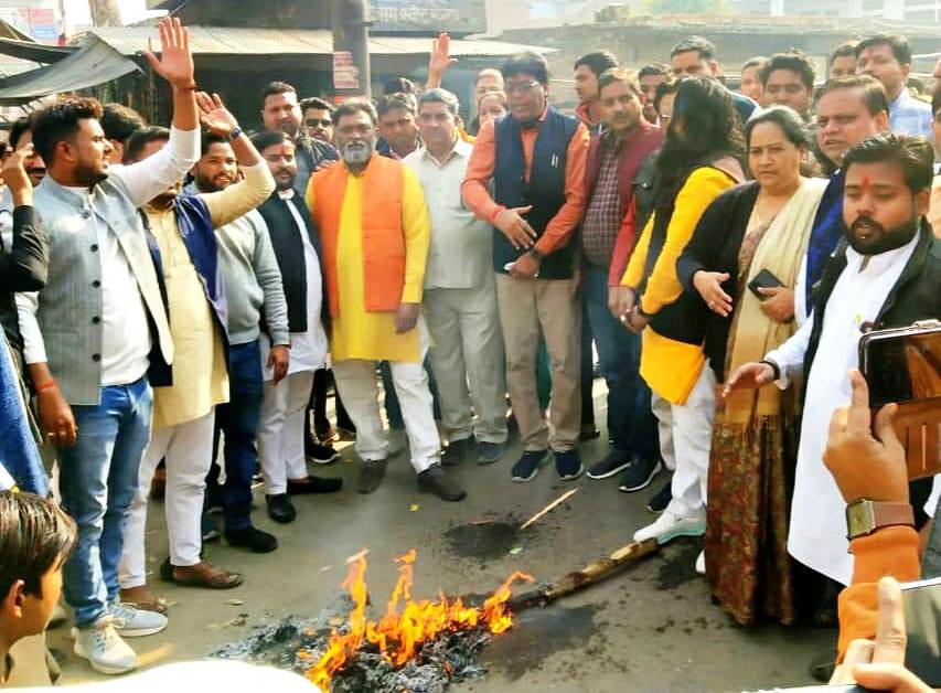 comment on pm modi statue burned