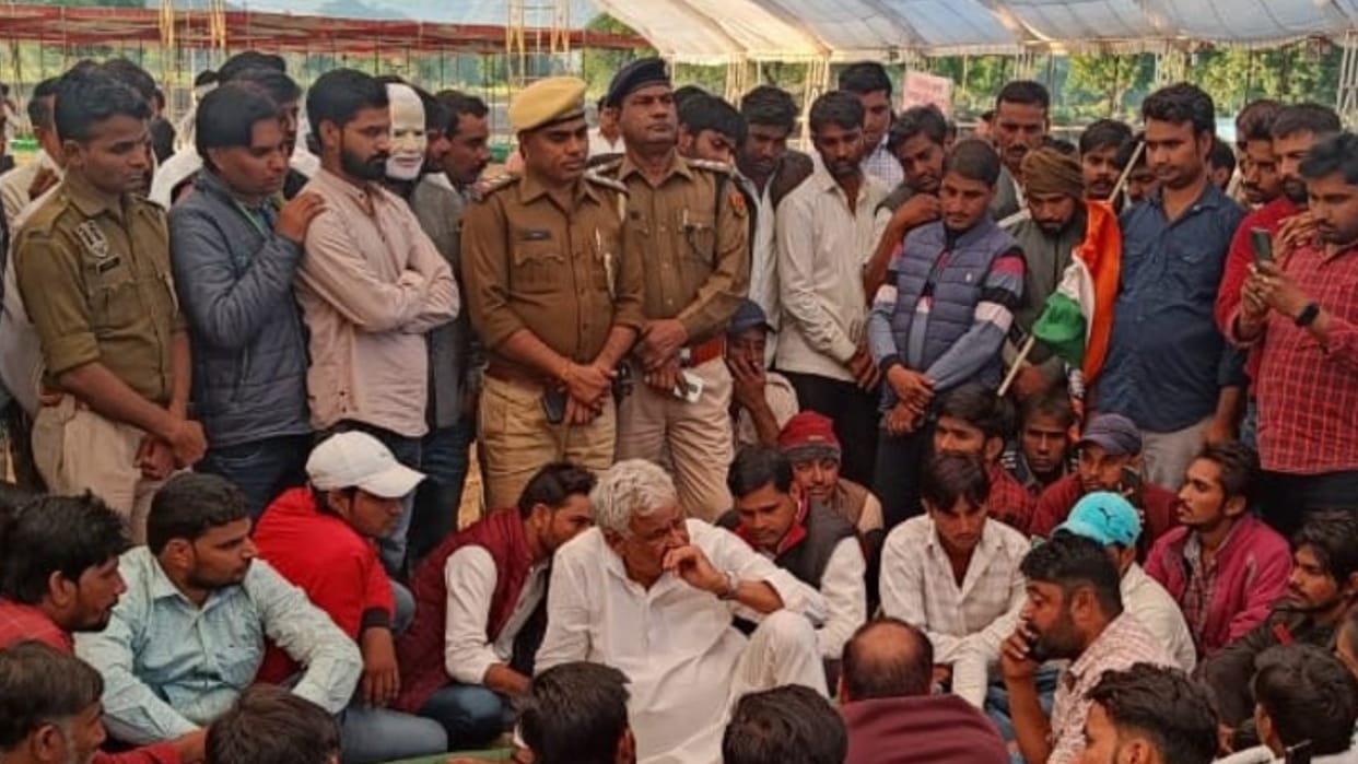 MP Kirori Lal Meena protesting in the tent of Bharat Jodo Yatra