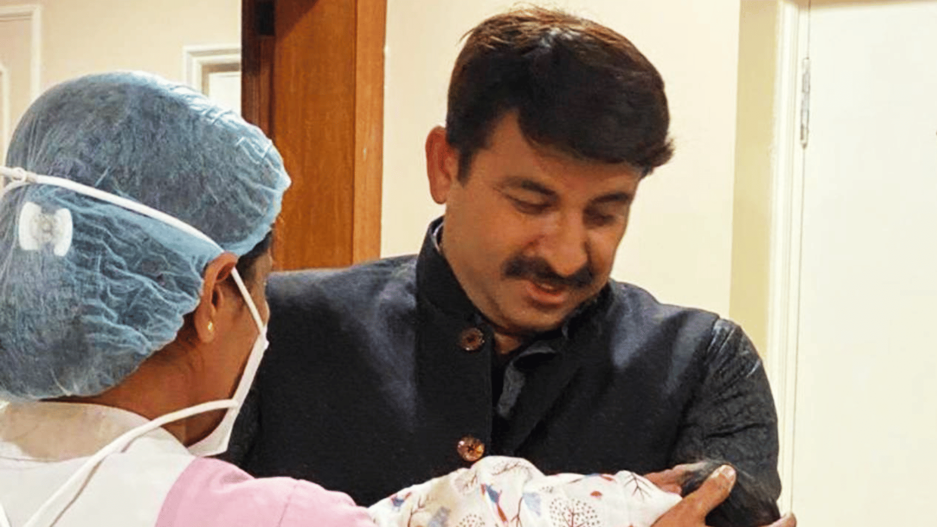 bhojpuri actor manoj tiwari welcomes new born baby at home shared first glimpse of daughter video viral