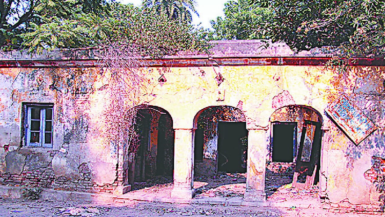 MEERUT: All the four dispensaries of the corporation closed in Meerut