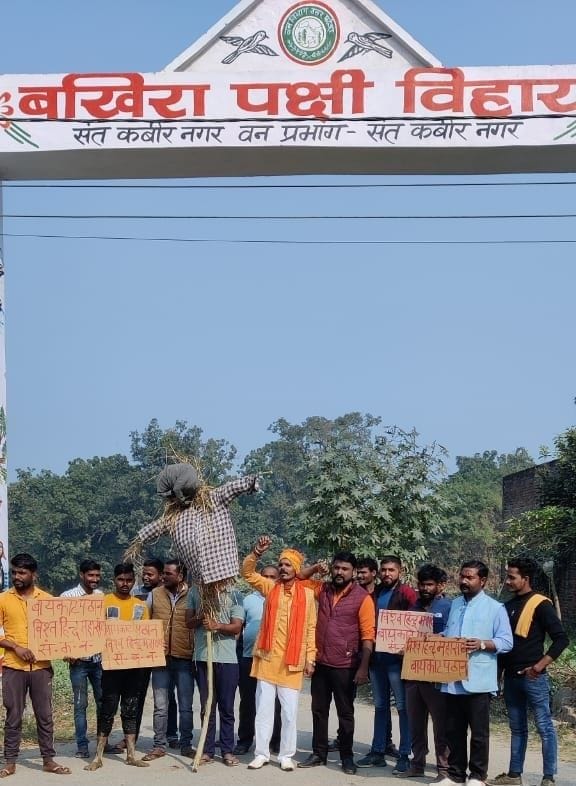 Spark of 'Pathan' reaches Bakhira, effigy blown