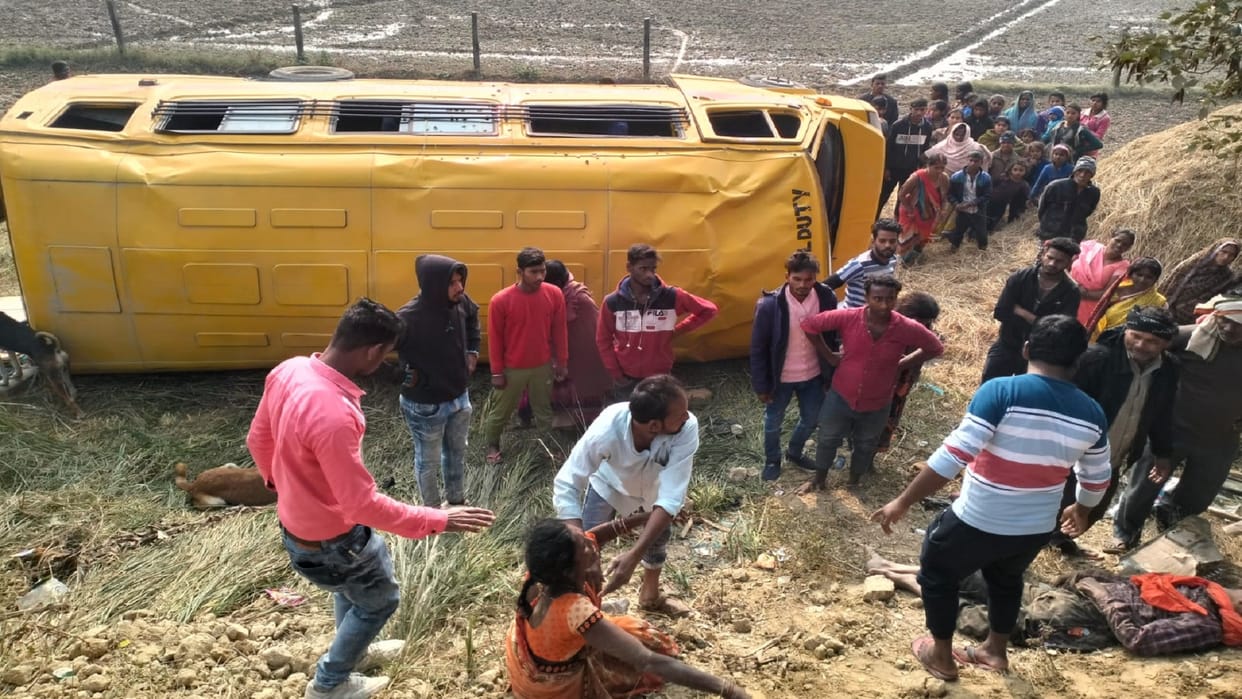 Gorakhpur: School bus on picnic overturns on four-lane, one passerby killed, 17 children injured