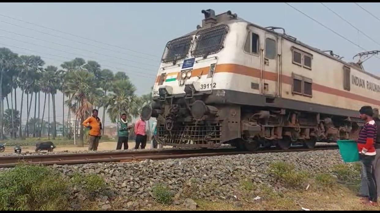 Sisters had boarded the wrong train, jumped from the moving train, lost their lives in Unnao