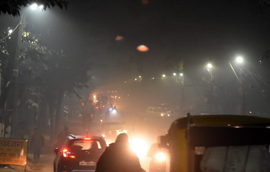 Fog stopped the speed of vehicles