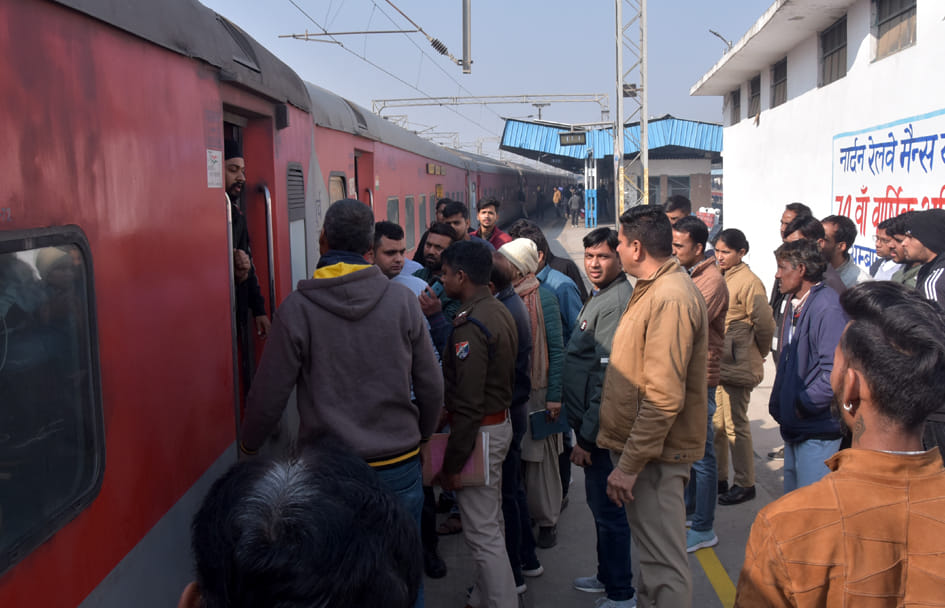 Indore Express stopped for half an hour by chain pulling four times