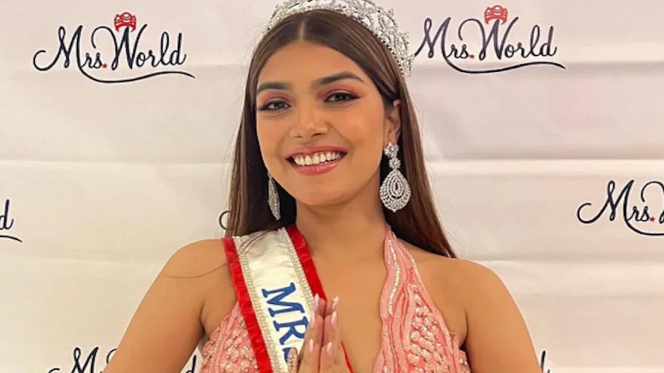 Jammu Kashmir's daughter Sargam Kaushal won the title of Mrs. World