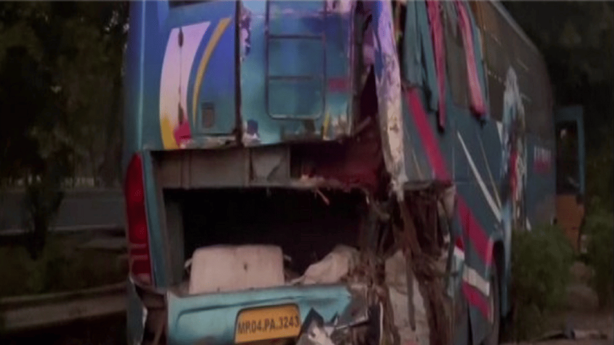Noida: Fierce collision between two buses on Noida-Greater Noida Expressway three passengers killed
