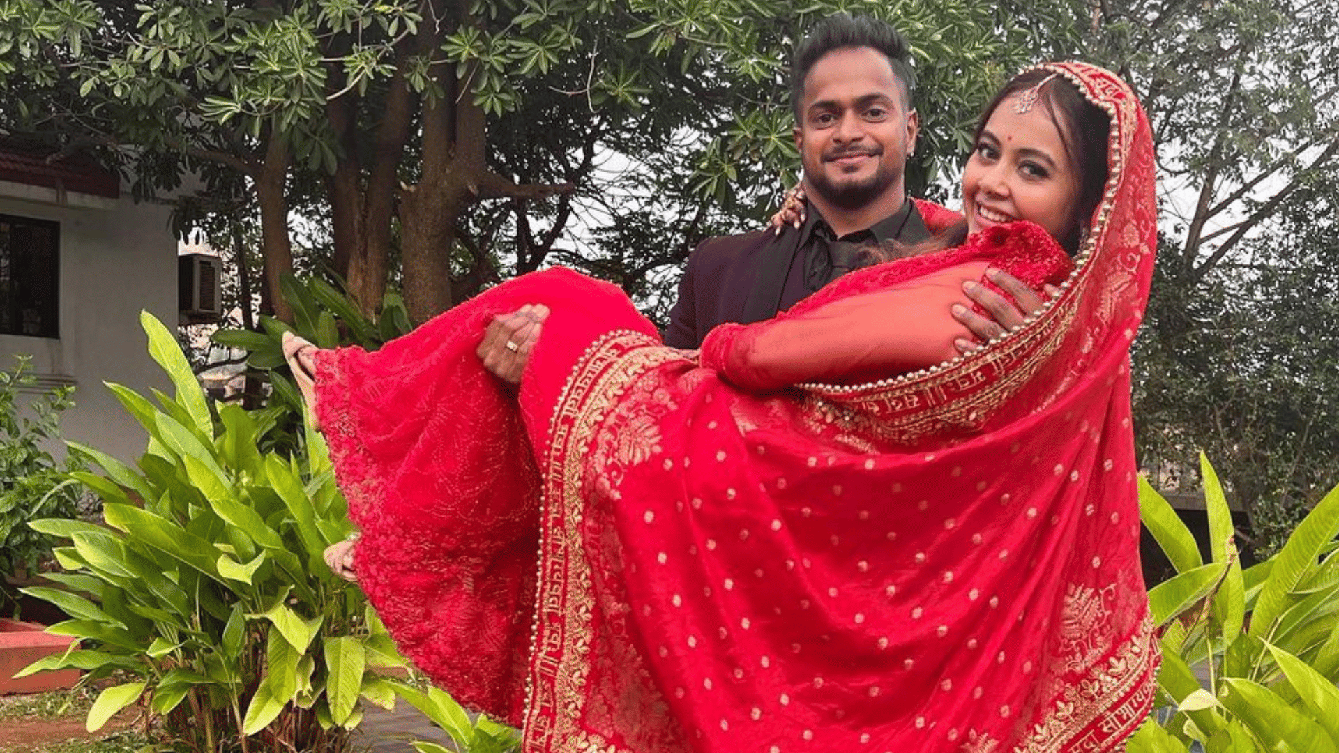 Tv Actress Devoleena Bhattacharjee answer the users who troll her to marry a muslim man