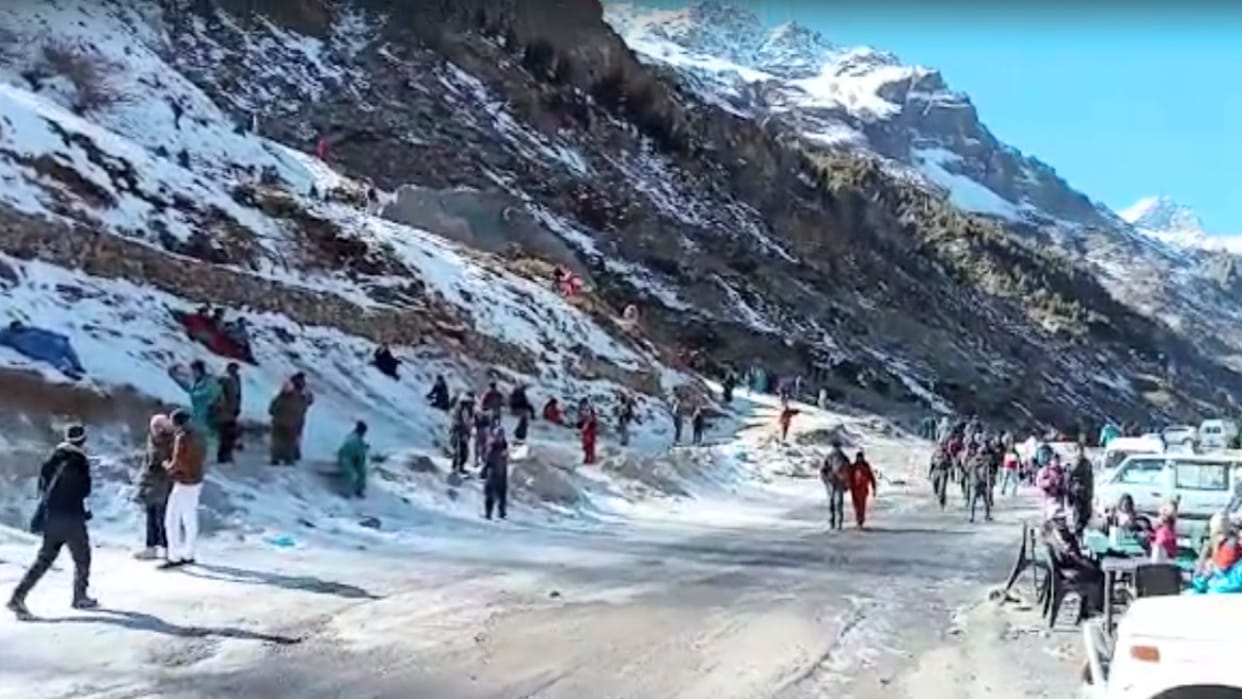 Tourists gathered in Koksar's Baratha on the weekend, enjoyed the snow