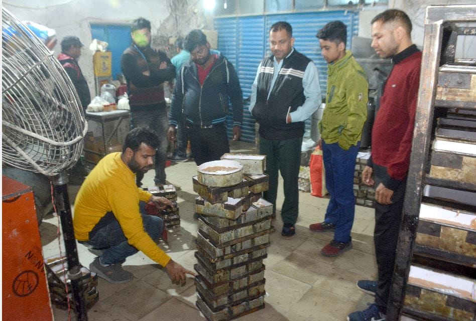 Christmas 2022 Preparation in final stage in Varanasi churches long wait for cake in baking house