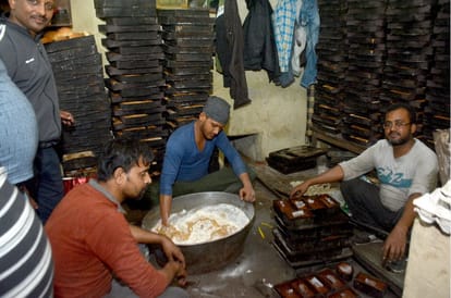 Christmas 2022 Preparation in final stage in Varanasi churches long wait for cake in baking house