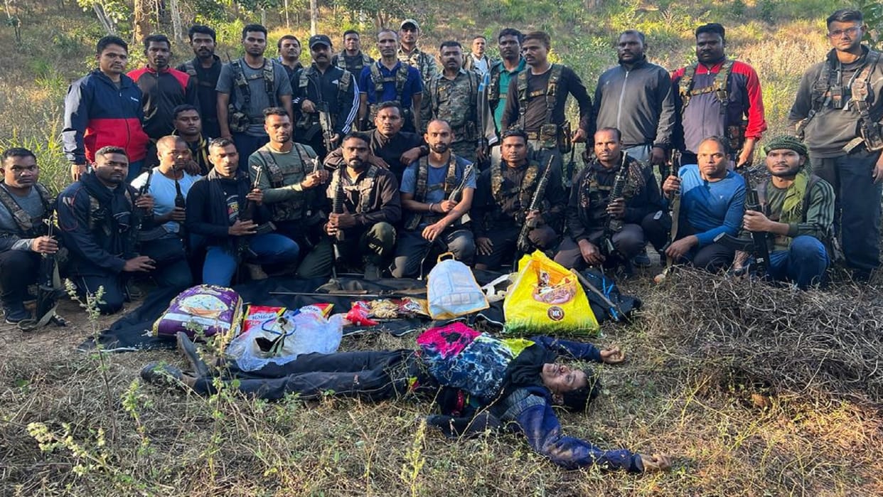 12 lakh prize Naxalites killed encounter in Harra Tola forest in Kawardha