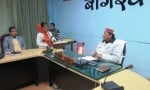 बागेश्वर के जिला सभागार में आयोजित जनता दरबार में लोगों की समस्या सुनते एडीएम सीएस इमलाल। संवाद