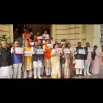 मुआवजा की मांग पर विधानसभा में जमकर हंगामा हुआ।
