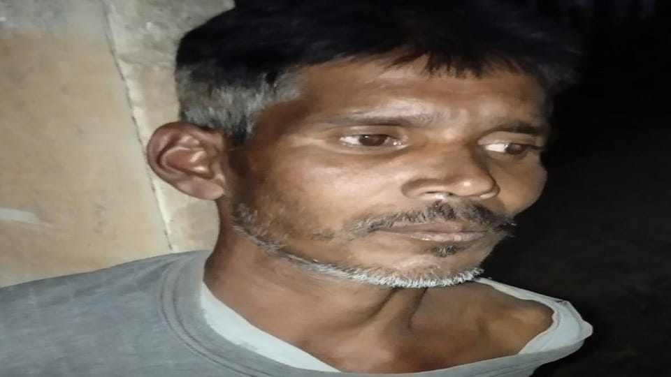 Wife attacked with leg for not giving money for liquor seriously injured in Korba