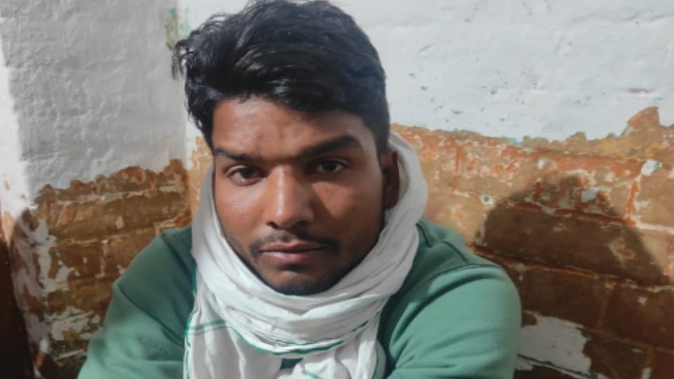 victim woman identified the robber in agra jail during Identification parade