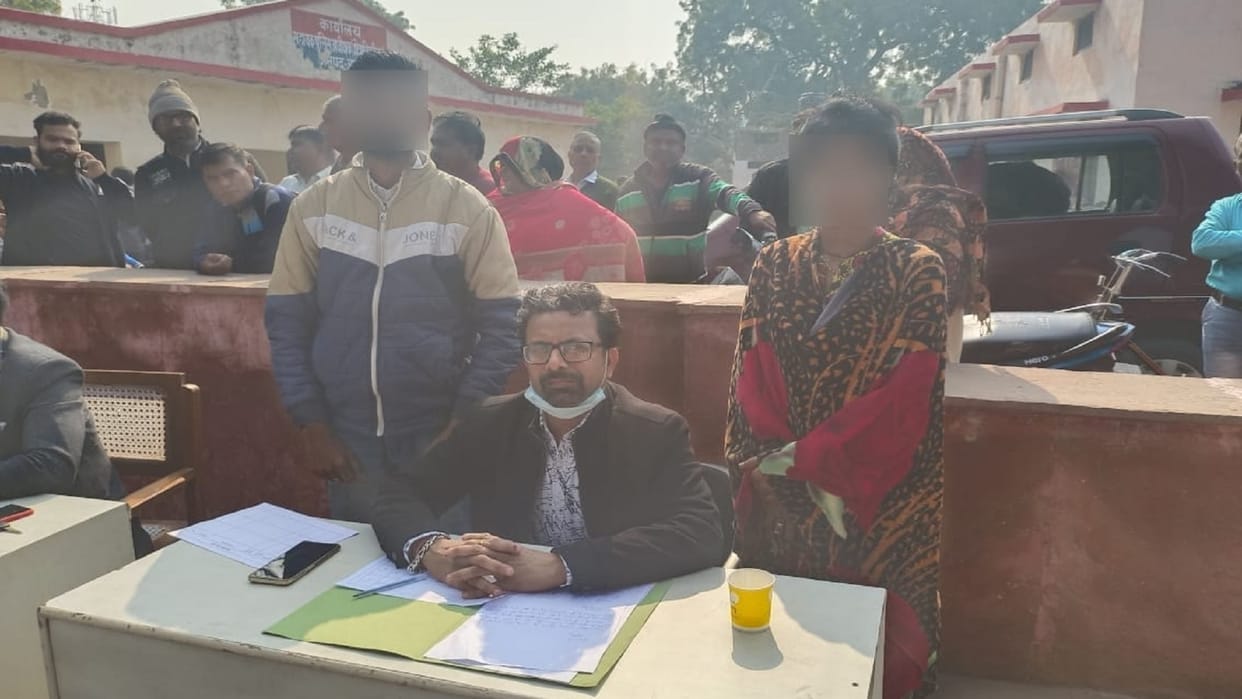 Young Man Says in Agra family counseling center can leave girlfriend, doesnt want to leave his wife
