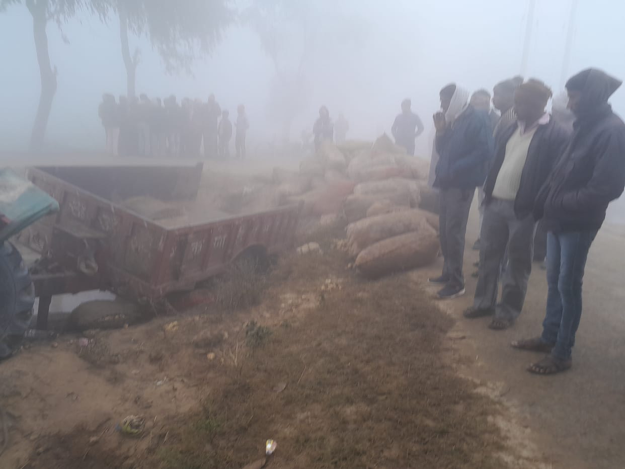 Mainpuri: Tractor overturned in railingless culvert, two farmers died