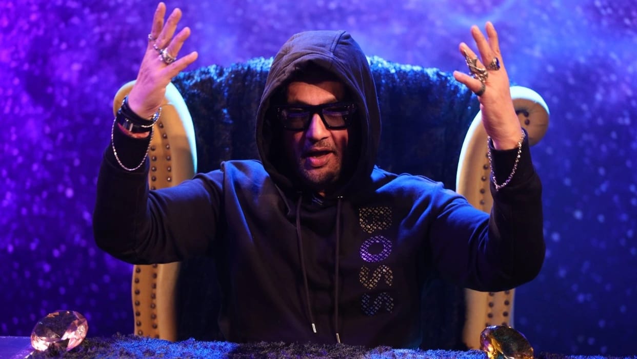 Bigg Boss 16 Latest Episode Big Bulletin with Shekhar Suman become Tarot card reader