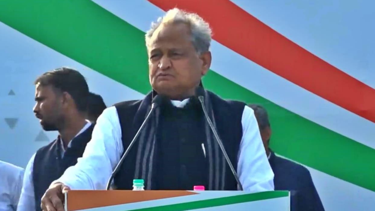 Rajasthan CM Gehlot big announcement in Bharat Jodo Yatra Will give gas cylinder for Rs 500