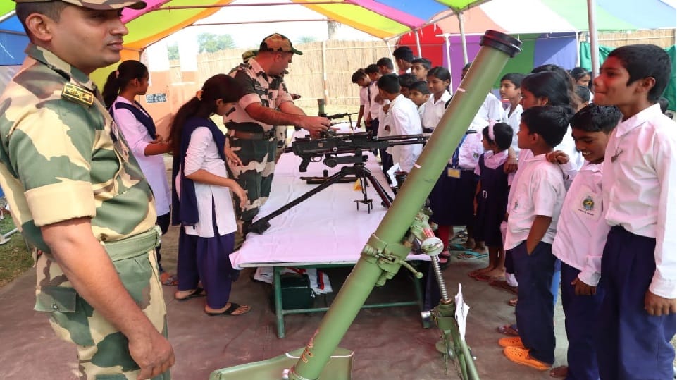 BSF Weapons Exhibition School Students Giggled seeing the Strength of the Country BSF Dcoumentry Special Show
