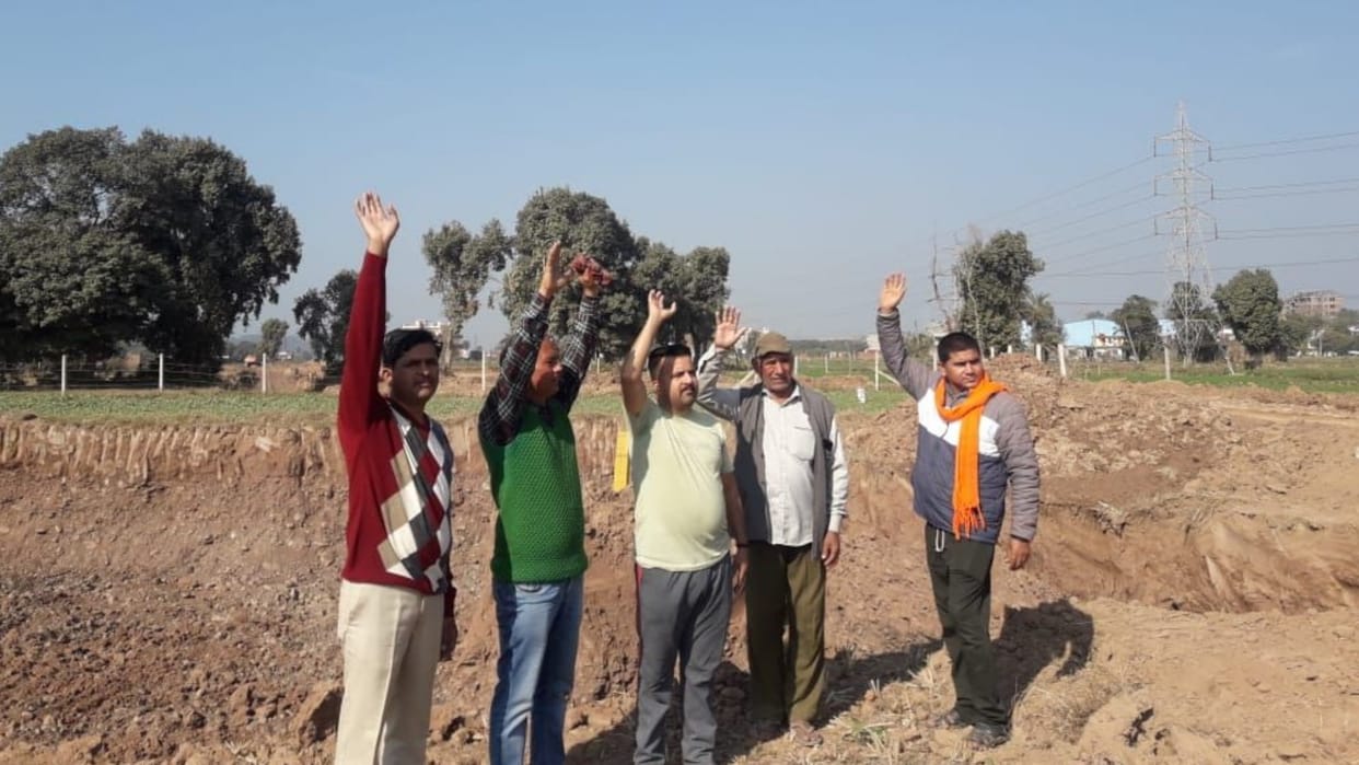 farmers protest stop chandigarh baddi railway line work raise slogans against administration