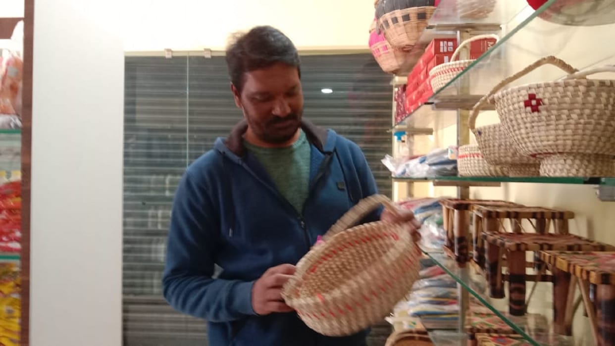 bollywood actors reached C-Mart for shopping in chhattisgarh jashpur