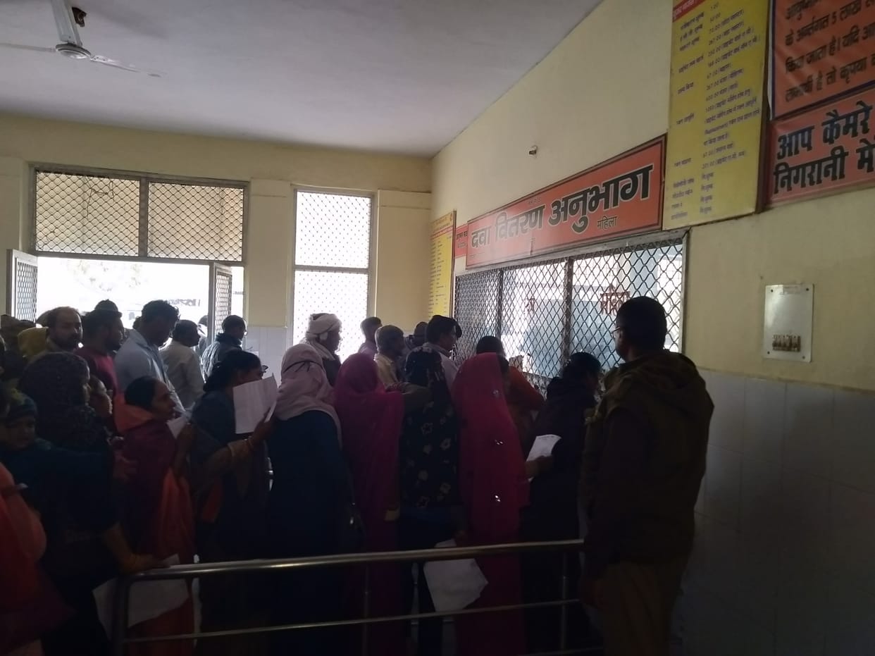Banda: Two elderly people died after chest pain