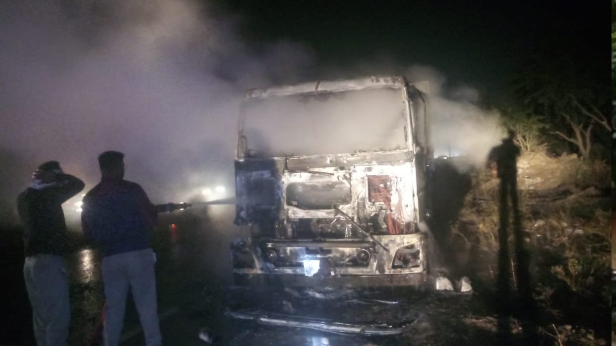 fire caught in moving trailer in Ajmer driver jumped from vehicle