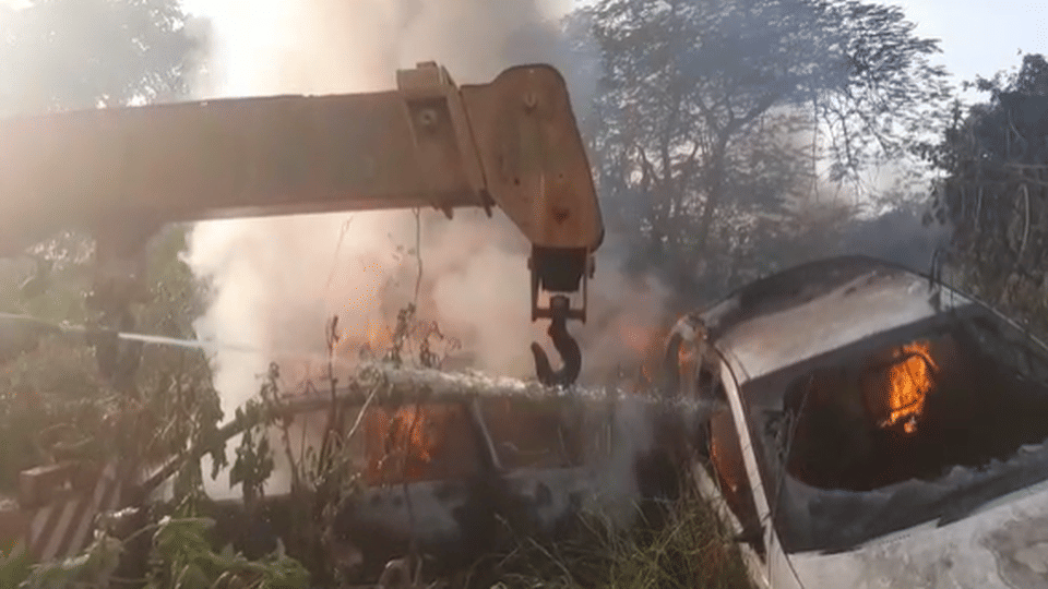 fire broke out in the vehicles parked in front of the commissionerate office in the police line agra