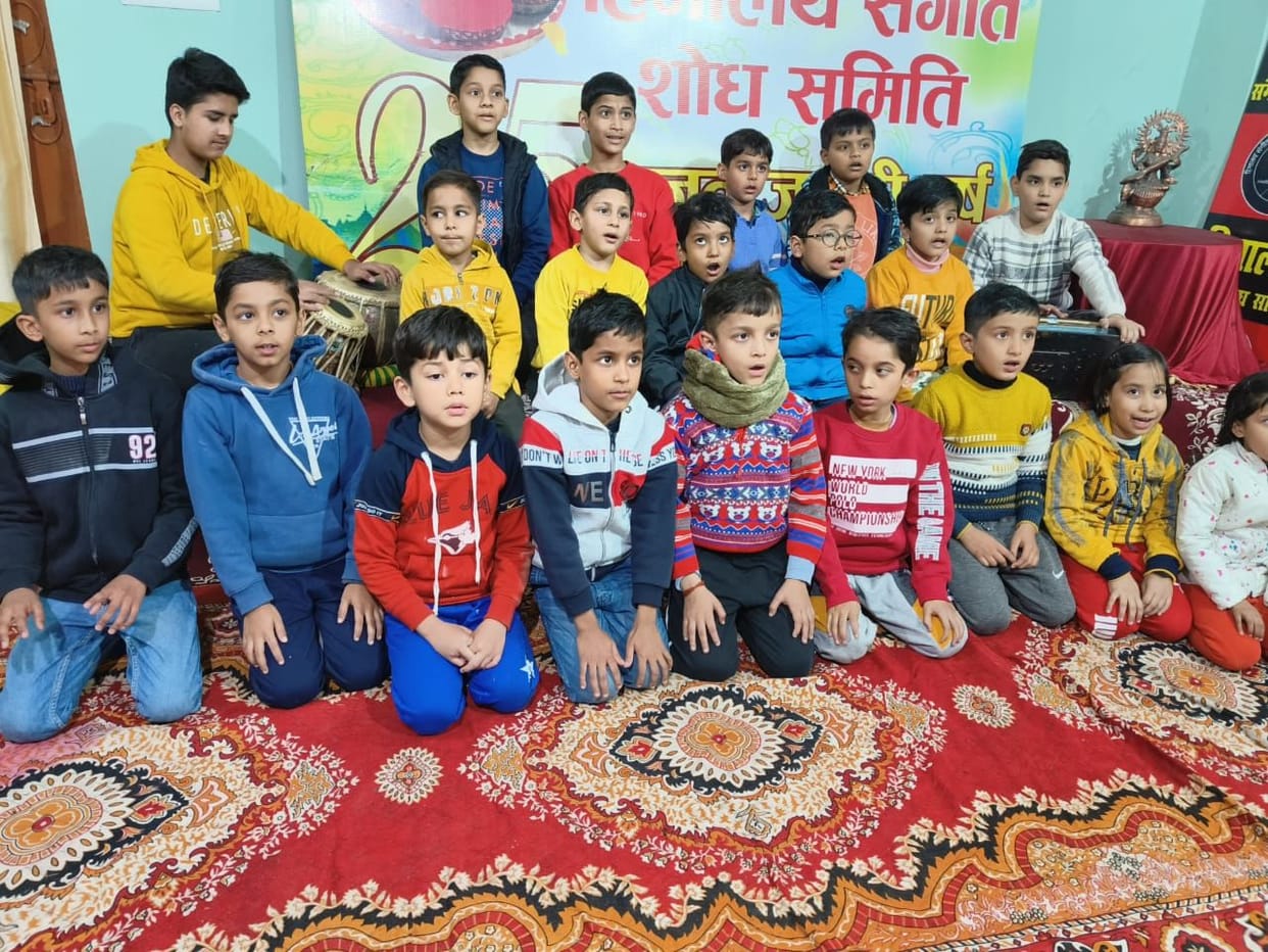 Holi singing by child and youth artists