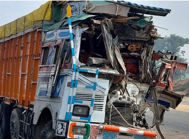Hathras: Havoc of fog .. Six vehicles collided on NH 91, five injured, vehicles crawling till 11 am