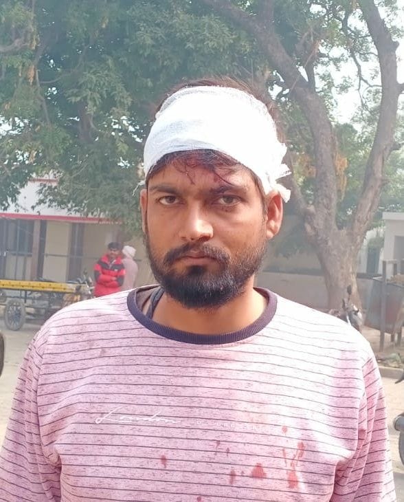 Hathras: Fighting and stone pelting in Mohalla Aheriana in dispute over removal of electric pole