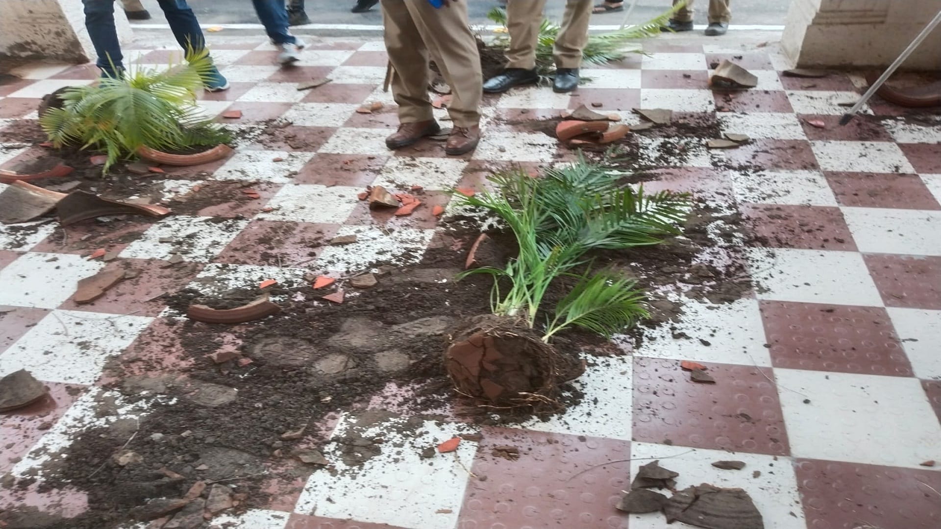 Allahabad University Who is the security guard who burnt the campus