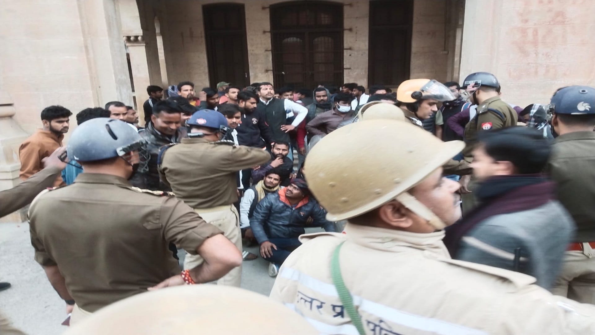 Allahabad University Who is the security guard who burnt the campus